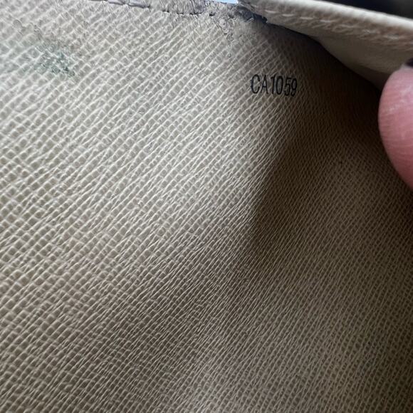 GUC Louis Vuitton Damier Azur Sarah Wallet - Picture 7 of 12